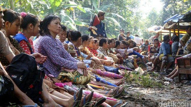 Bisa Masuk Kolom Agama di KTP, Ini Foto-foto Ritual Adat Bonokeling