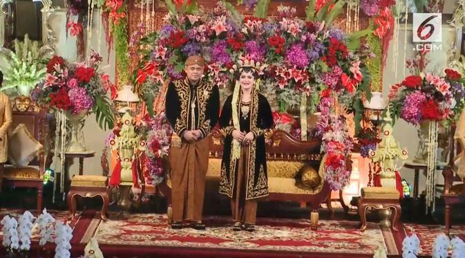 Semringahnya Bobby dan Kahiyang Setelah Sah Jadi Suami-Istri