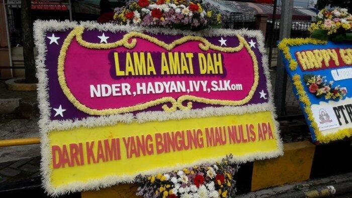 Begini Kocaknya Ucapan di Karangan Bunga Saat Wisuda Unpad