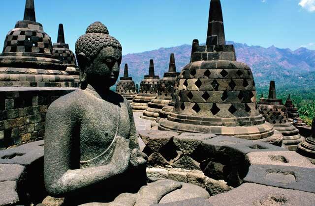 Candi-candi Terindah di Dunia yang Menarik untuk Kamu Sambangi