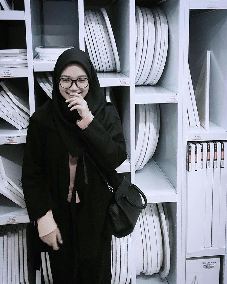 Kenalan dengan Revin Chairani, Skateboarder Berhijab yang Imut