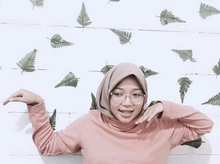 Kenalan dengan Revin Chairani, Skateboarder Berhijab yang Imut