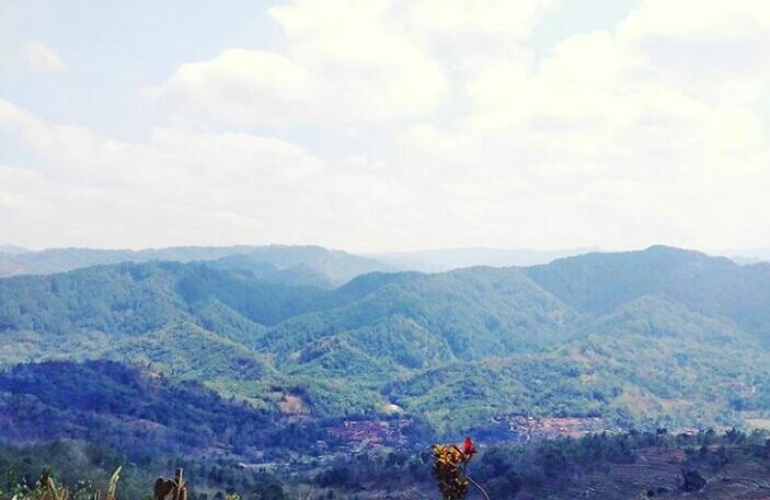 Napak Tilas Bukit Paras, atau Kids Jaman Now Sebut Pentulu Indah