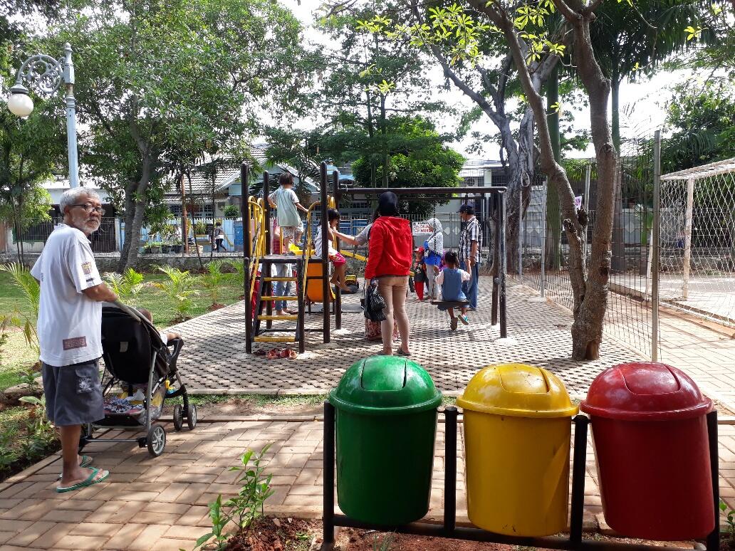 Saat Spiderman hingga Tukang Sampah Jadi Pahlawan Warga