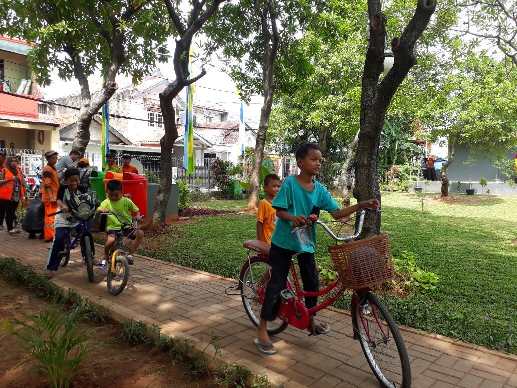 Saat Spiderman hingga Tukang Sampah Jadi Pahlawan Warga