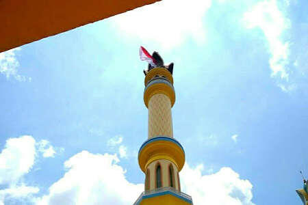 Bendera Merah Putih Raksasa Sambut Anugrah Pahlawan ...