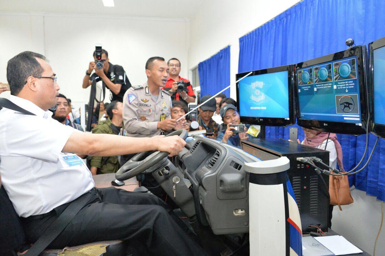 Menhub Tinjau Pelayanan Pembuatan SIM Terpadu Dan Sidak Ke Pelabuhan Muara Angke