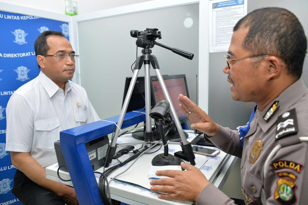 Menhub Tinjau Pelayanan Pembuatan SIM Terpadu Dan Sidak Ke Pelabuhan Muara Angke