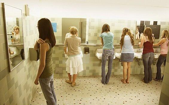 &#91;HBD2FORSIS&#93; Cewek Suka Bergerombol ke Toilet Karena Hal Ini...