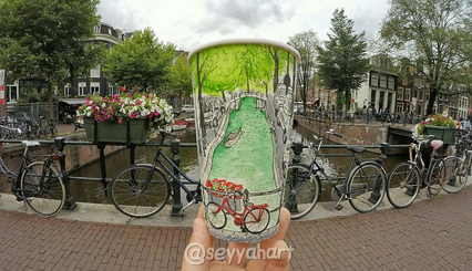 7 Gambar Keren,Turis ini Menggambar di Cangkir Kertas 