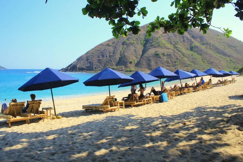 Pantai Mawun, Pesona Tersembunyi di Lombok Tengah