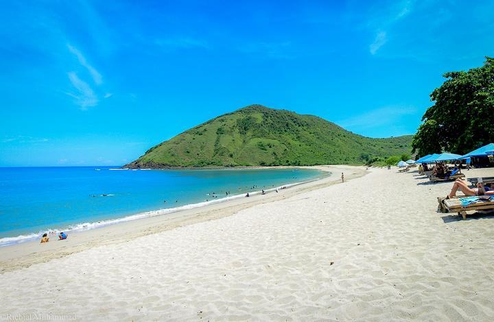 Pantai Mawun, Pesona Tersembunyi di Lombok Tengah