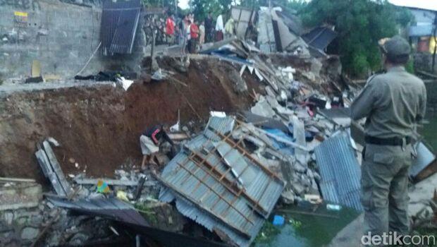 Pantau Banjir di Jakarta, Anies: Semua Terkendali