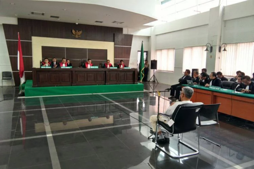 Istirahat, Massa Buni Yani Shalat Dzuhur di Jalan dan Makan Nasi Kotak