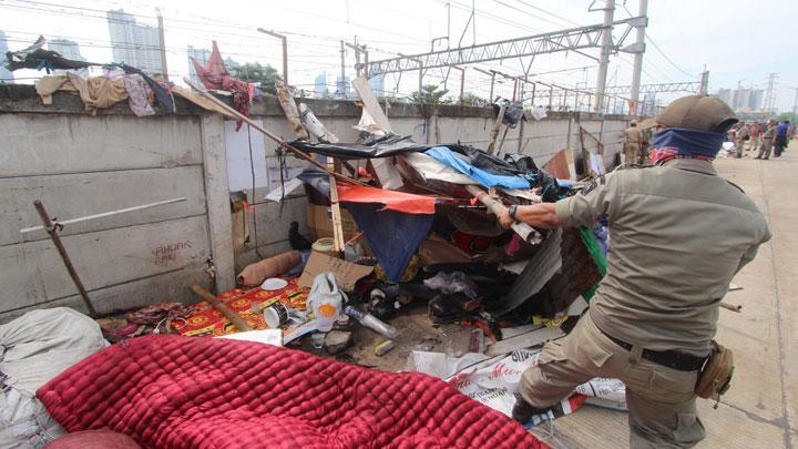 Warga Kecewa ke Anies-Sandi Terkait Penggusuran di Kanal Banjir 