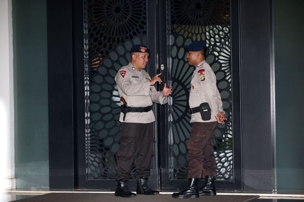 KPK Datangi Rumah Setnov!