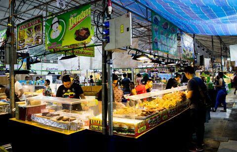 Aneka Jajanan di Pasar Malam Singapura