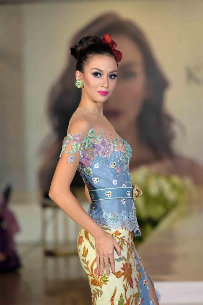 Karina Nadila Cantik Elegan 