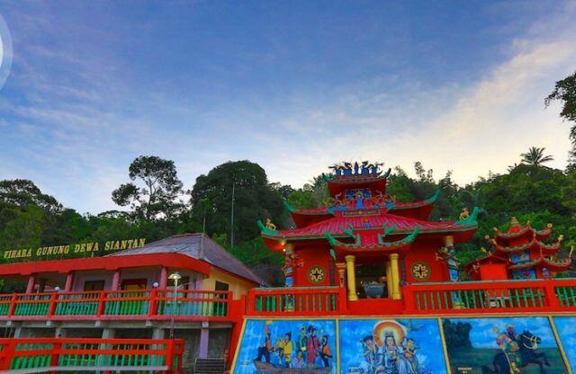 5 Destinasi Wisata Religi Ini Bikin Kamu Mencintai Keberagaman Agama di Indonesia