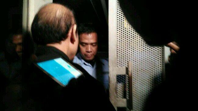 Pria di Rumah Novanto: Selamat Malam, Saya dari KPK