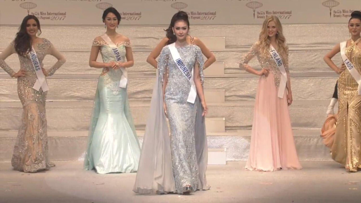 Kevin Liliana Raih Miss Best Dresser di Miss International 2017