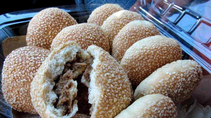 Dua Sejoli Kuliner, Cakue dan Kompiang