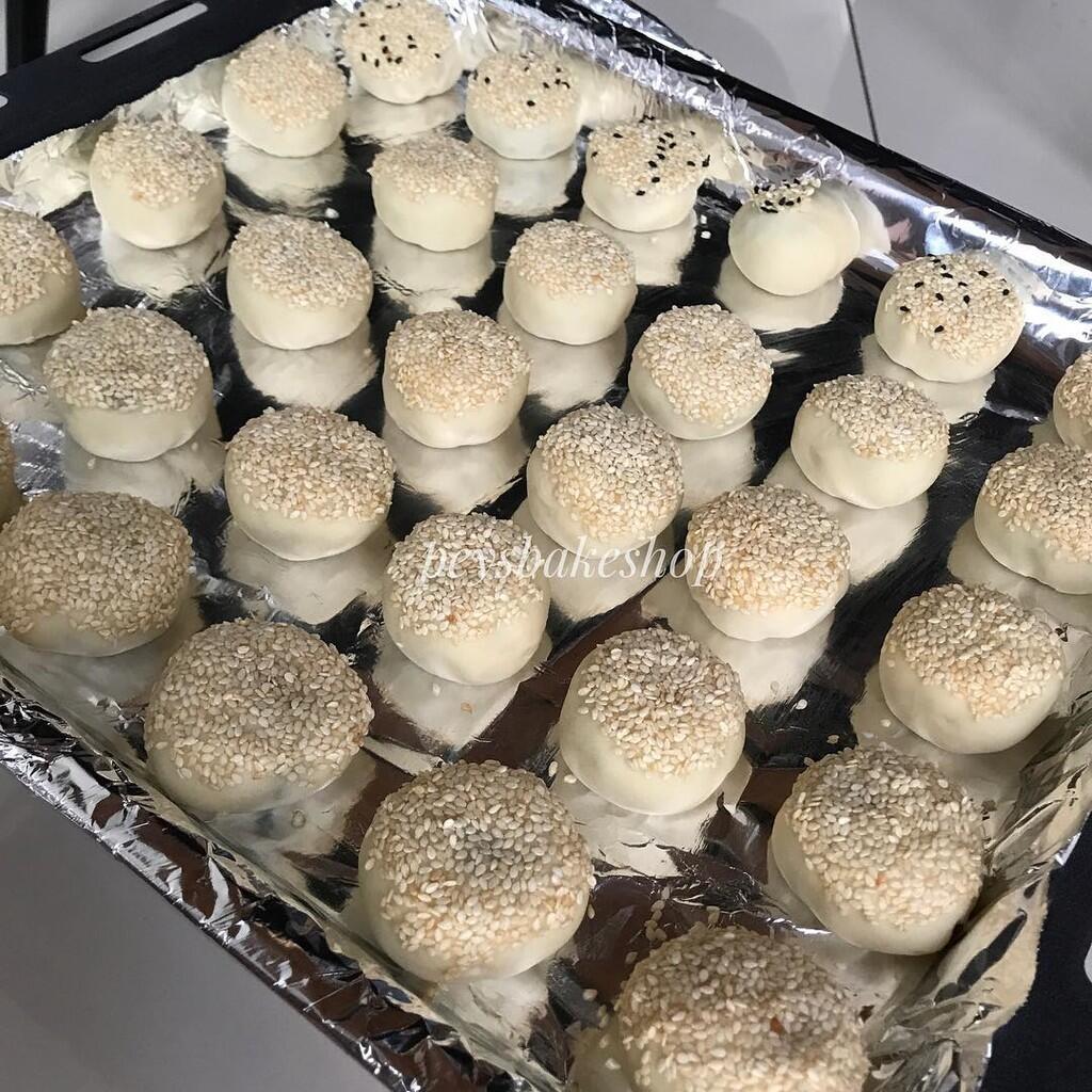 Dua Sejoli Kuliner, Cakue dan Kompiang