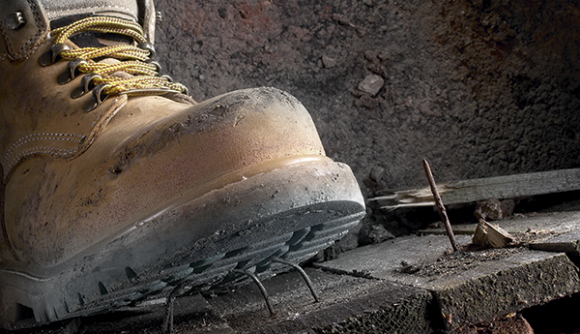 Kecelakaan Berikut Ini Dapat Dihindari Dengan Safety Shoes