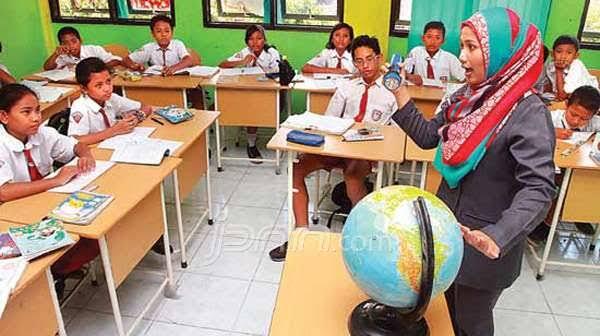 Kelakuan guru jaman Now miriss gan