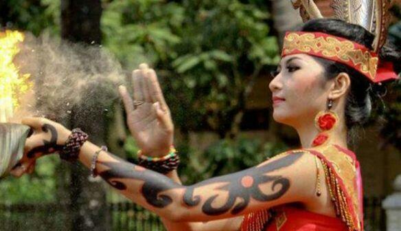 Fakta Yang Banyak Orang Belum Tahu Gadis Dayak

