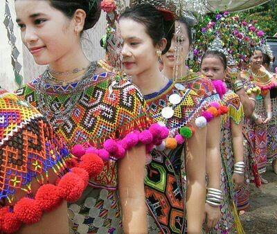 Fakta Yang Banyak Orang Belum Tahu Gadis Dayak


