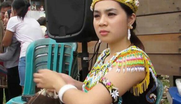 Fakta Yang Banyak Orang Belum Tahu Gadis Dayak

