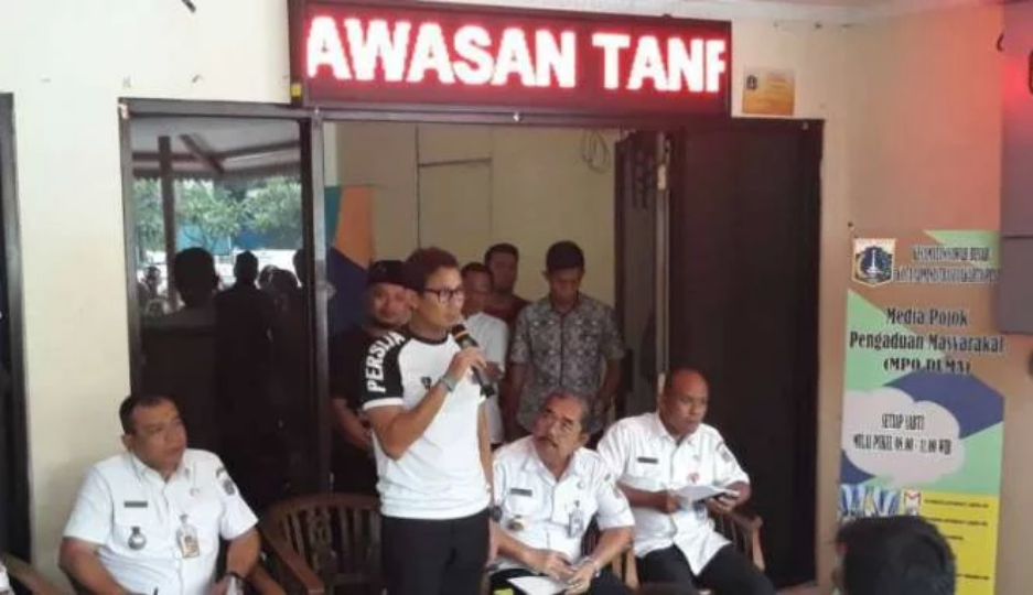 Guyonan Sandiaga Uno Soal Tiang Bikin Warga Ngakak