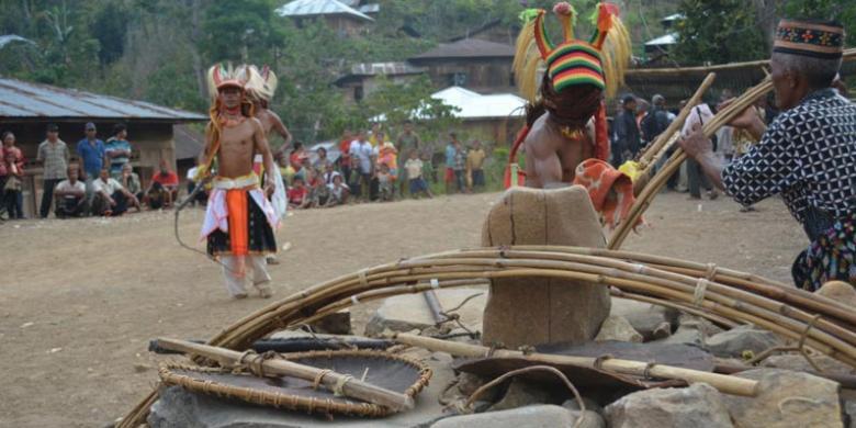 Unik, Tradisi &quot;Poka Kaba&quot; di Flores