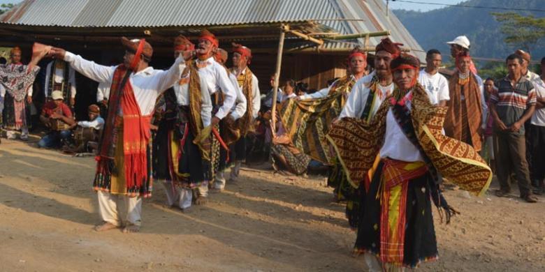 Unik, Tradisi &quot;Poka Kaba&quot; di Flores