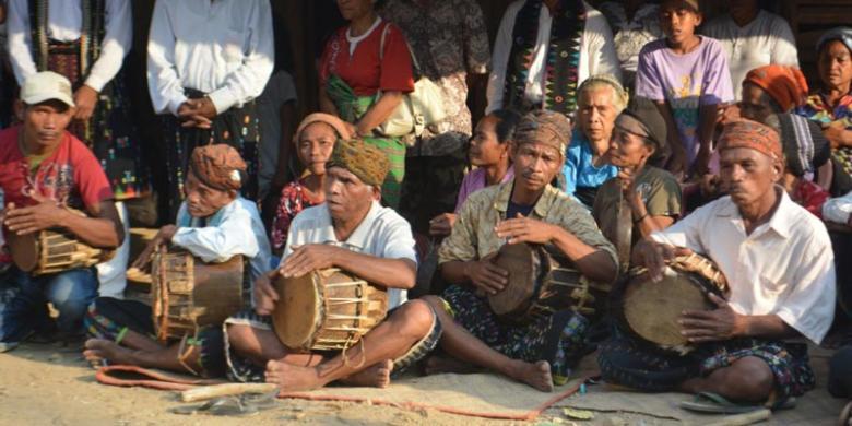 Unik, Tradisi &quot;Poka Kaba&quot; di Flores