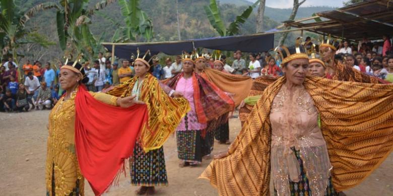 Unik, Tradisi &quot;Poka Kaba&quot; di Flores