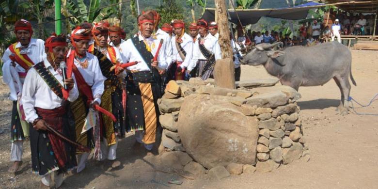 Unik, Tradisi &quot;Poka Kaba&quot; di Flores