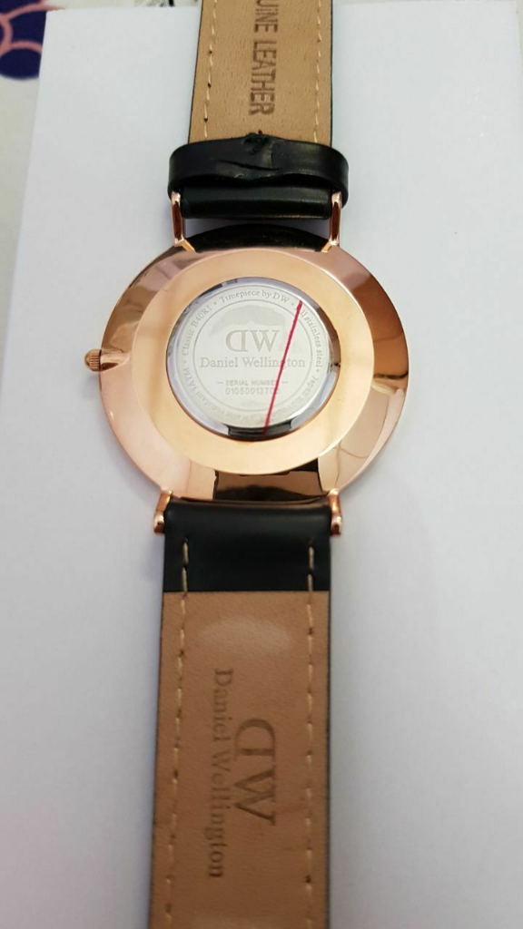 TANYA KEASLIAN JAM TANGAN DANIEL WELLINGTON