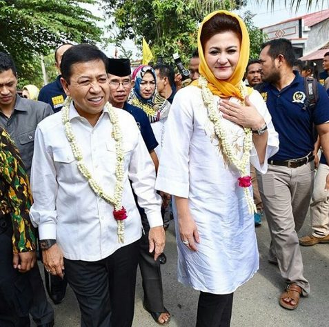 Setelah Diperiksa KPK, Istri Setya Novanto Pulang Menggunakan Fortuner