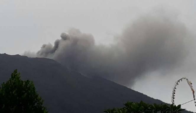 Gunung Agung Meletus