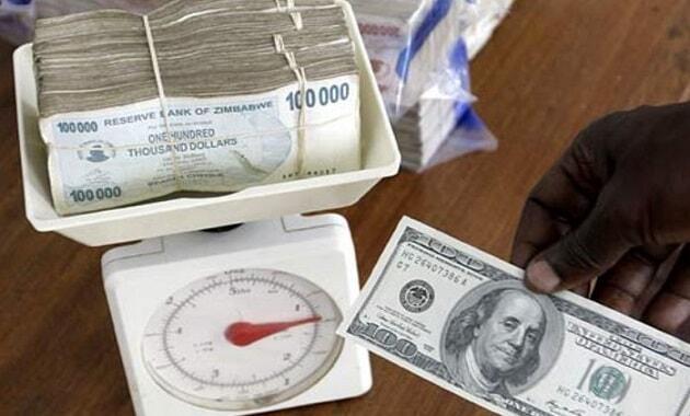 Mengenang Foto-Foto Uang Dolar Zimbabwe Yang Menggambarkan Saking Murahnya