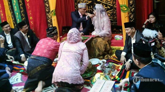 Kahiyang Ayu Kini Dapat Bapak Baru Orang Batak