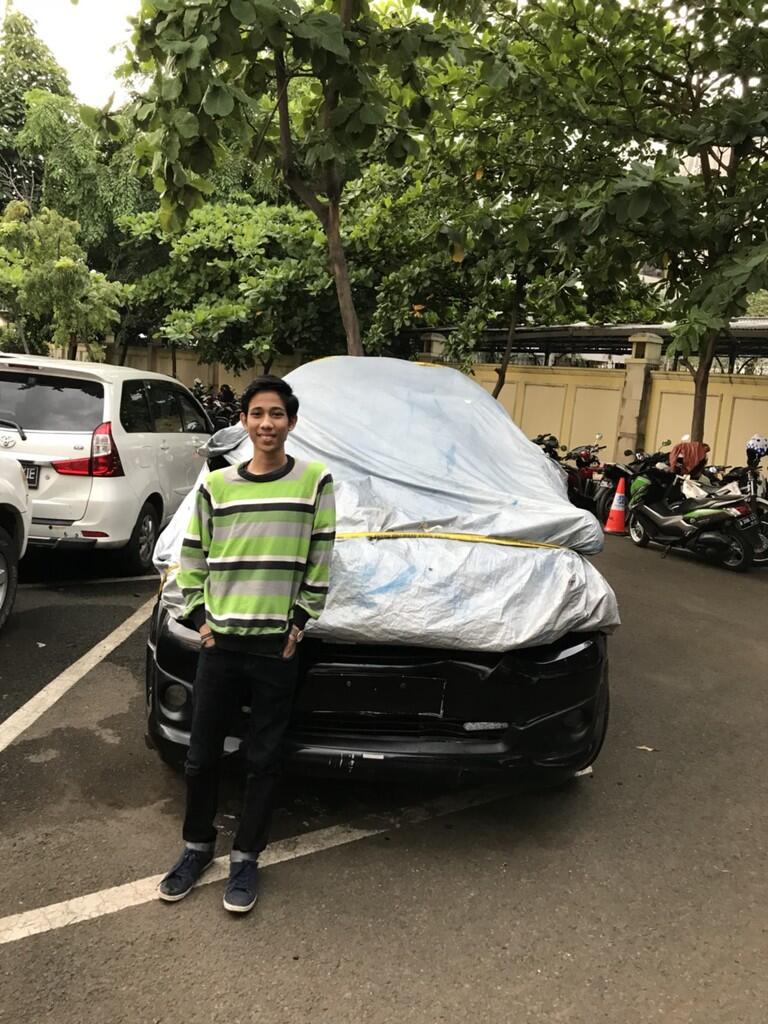 Penampakan Mobil Papa Setnov Setelah nabrak Tiang Listrik! Ancur Banget!