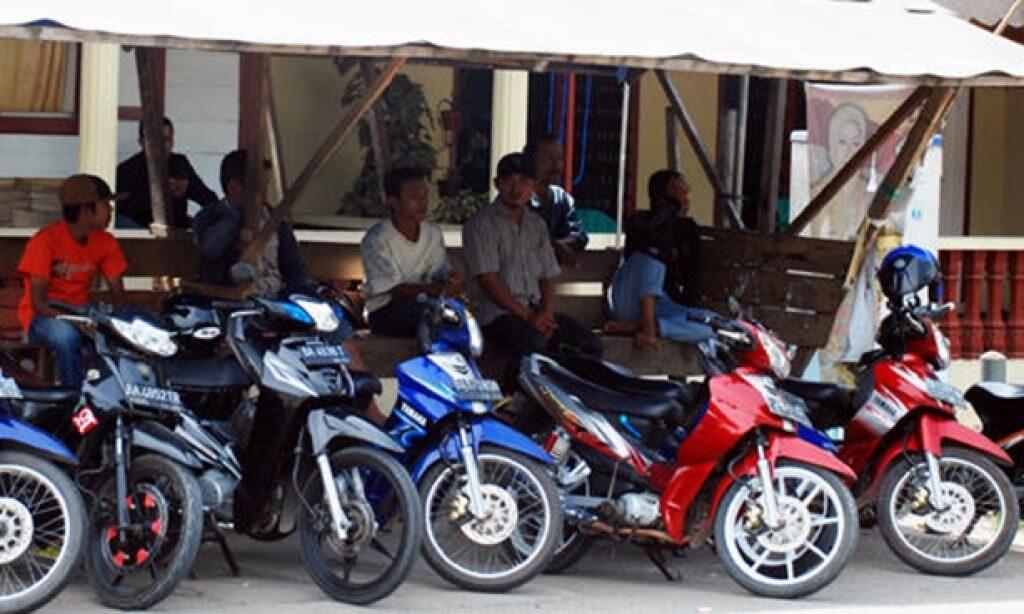 Penumpangnya Hanya Pake Handuk, Makes This Ojek Going Crazy !