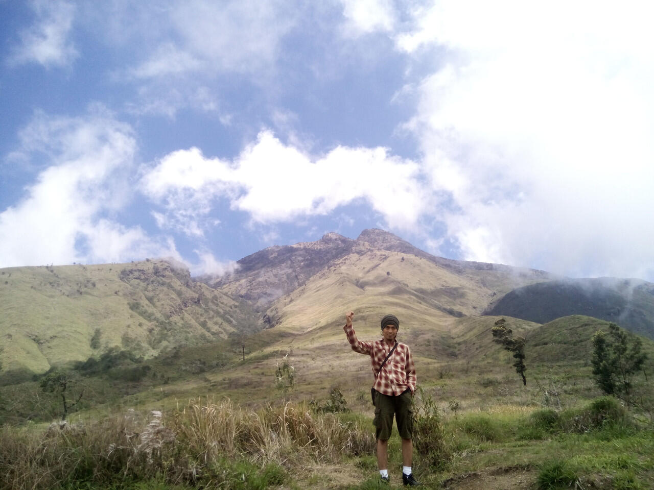 PENDAKIAN GUNUNG SUMBING VIA BOWONGSO ( KALA ITU BELUM TERJAMAH )