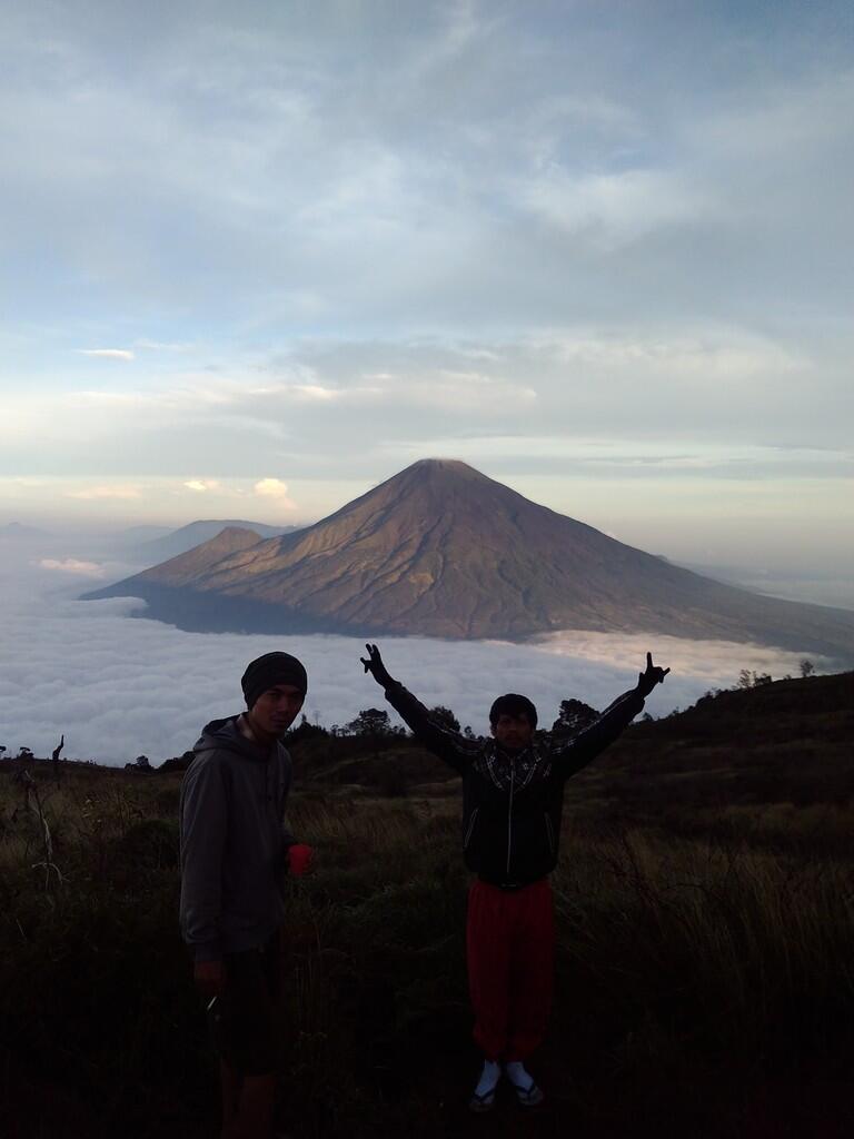 PENDAKIAN GUNUNG SUMBING VIA BOWONGSO ( KALA ITU BELUM TERJAMAH )