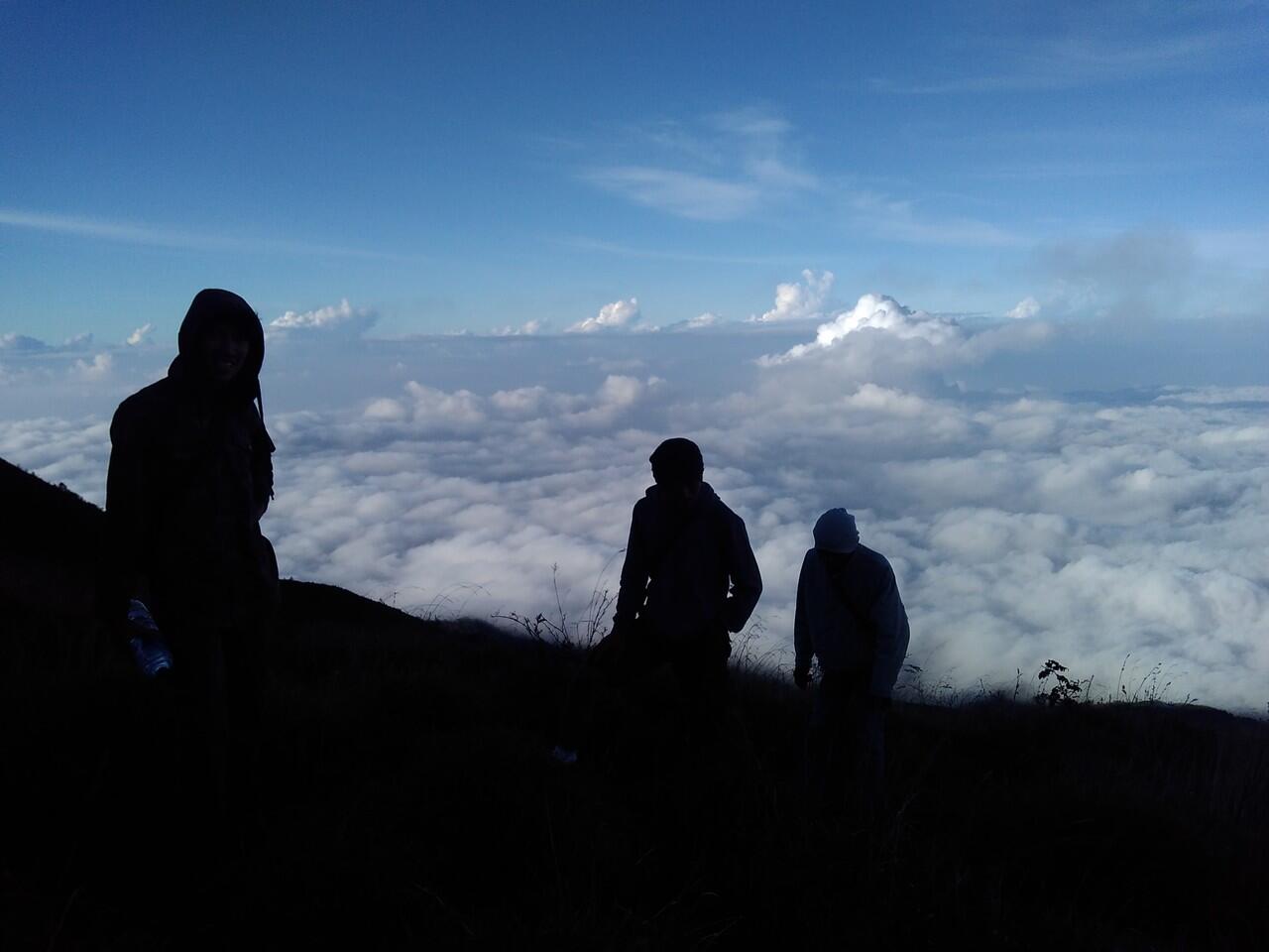 PENDAKIAN GUNUNG SUMBING VIA BOWONGSO ( KALA ITU BELUM TERJAMAH )