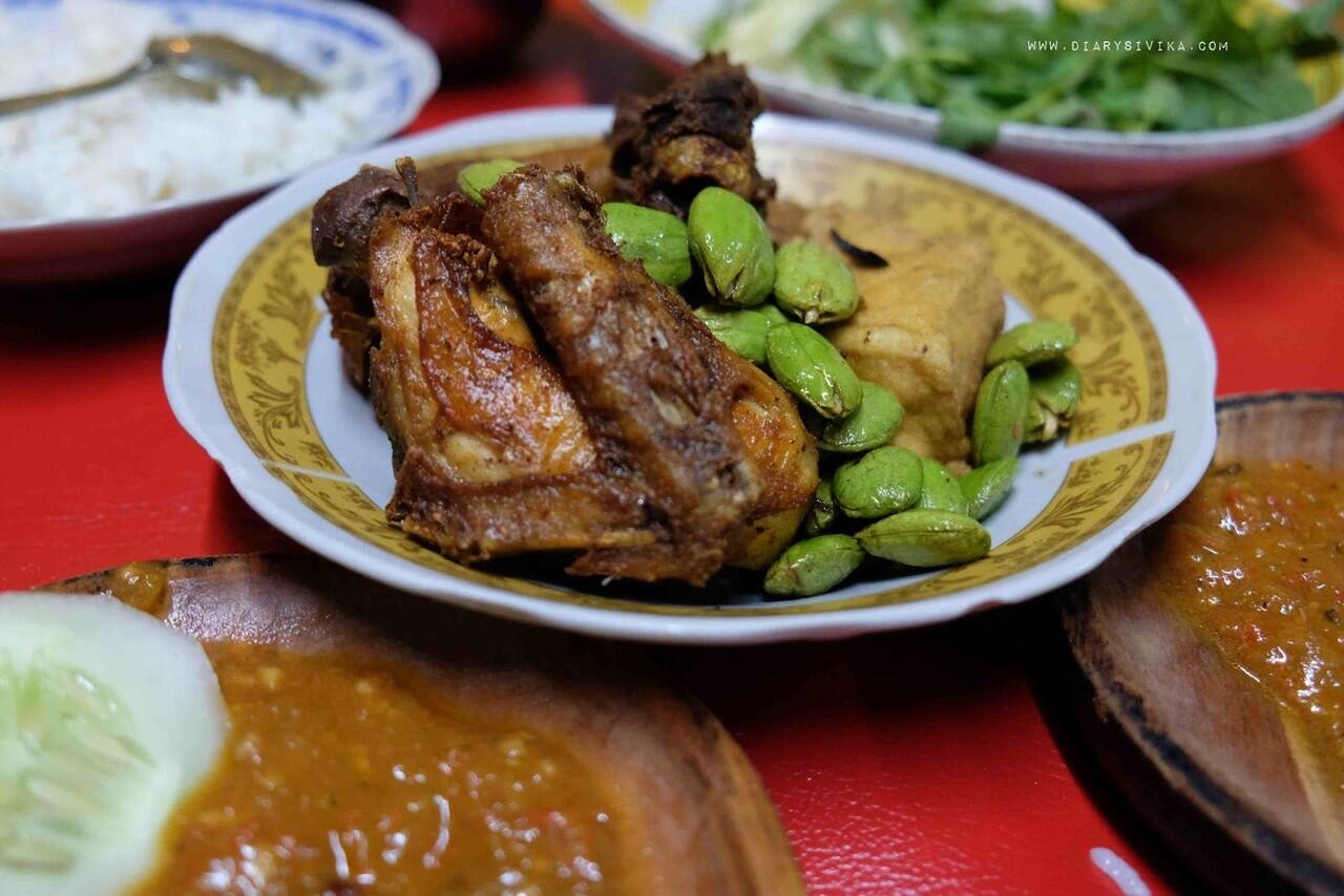 Mampir ke Kota Pahlawan, Jangan Lupa Coba 10 Warung Penyetan Pedas Ini!