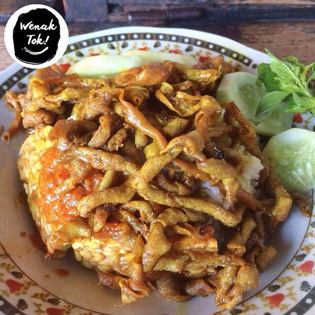Mampir ke Kota Pahlawan, Jangan Lupa Coba 10 Warung Penyetan Pedas Ini!